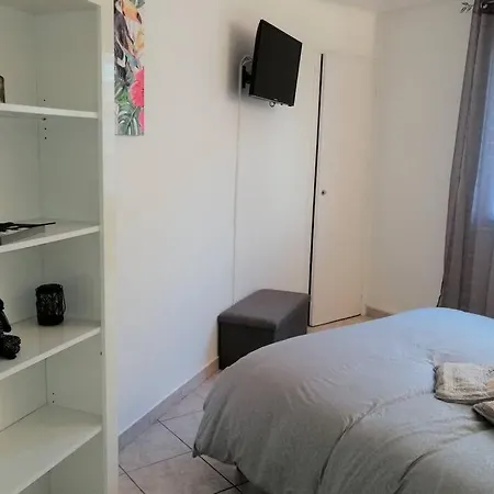 Confortable 3 Pieces Tres Bien Place Centre Apartman