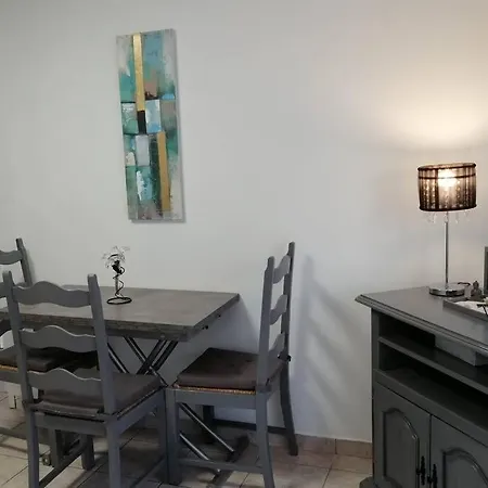 Confortable 3 Pieces Tres Bien Place Centre Apartman